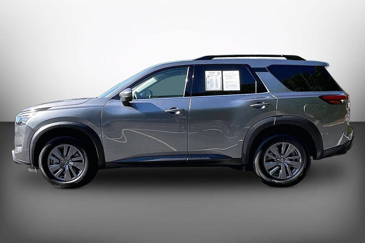 Used 2025 Nissan Pathfinder SV AWD/4WD image 5
