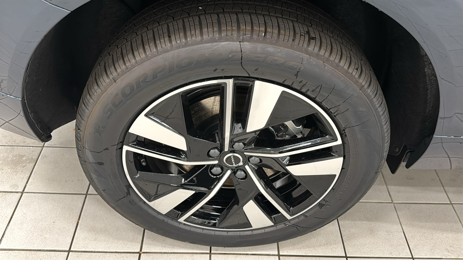 New 2027 Volvo XC60 T8 Plus AWD/4WD image 30