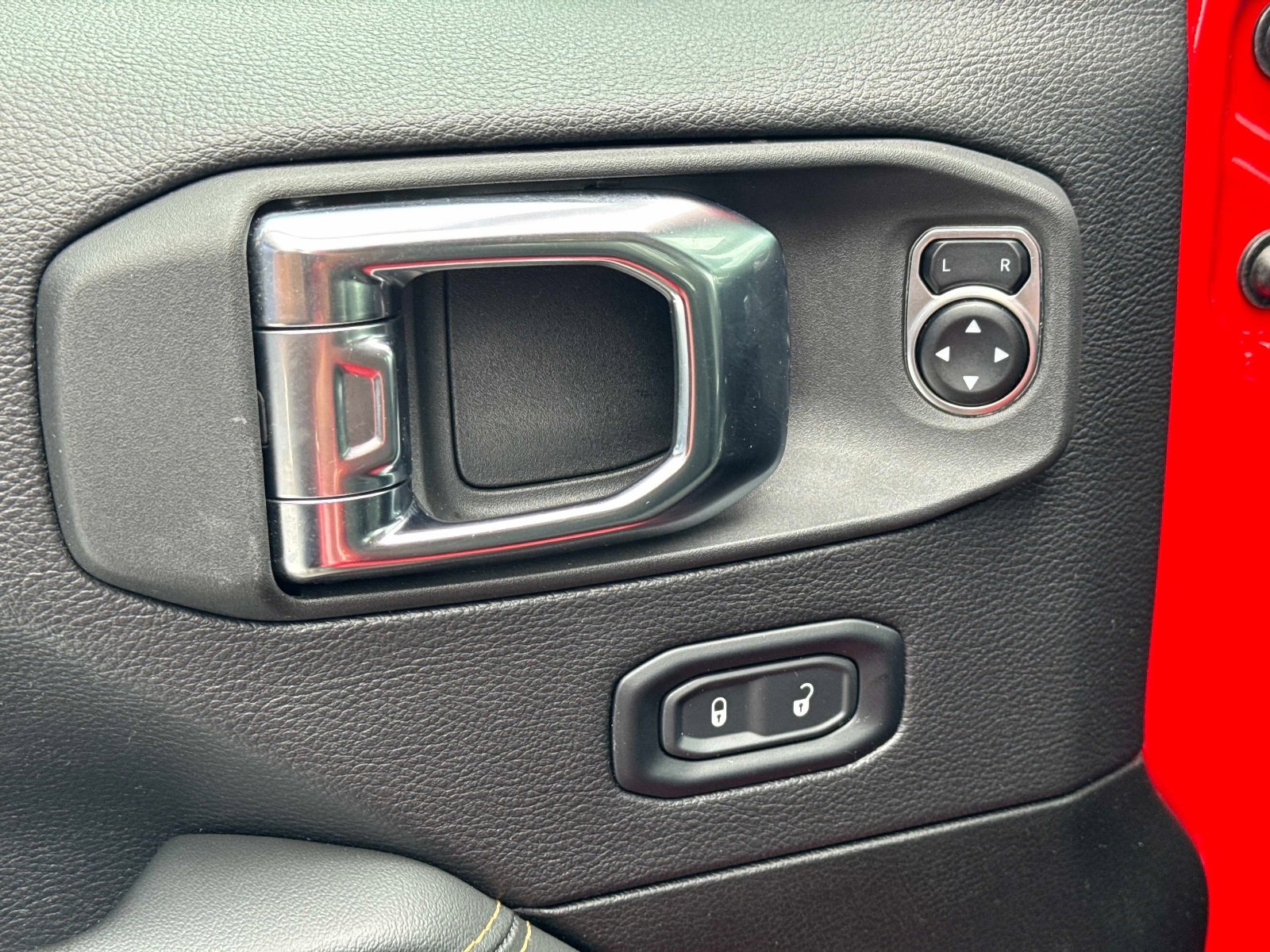 Used 2025 Jeep Wrangler Unlimited Sahara image 17