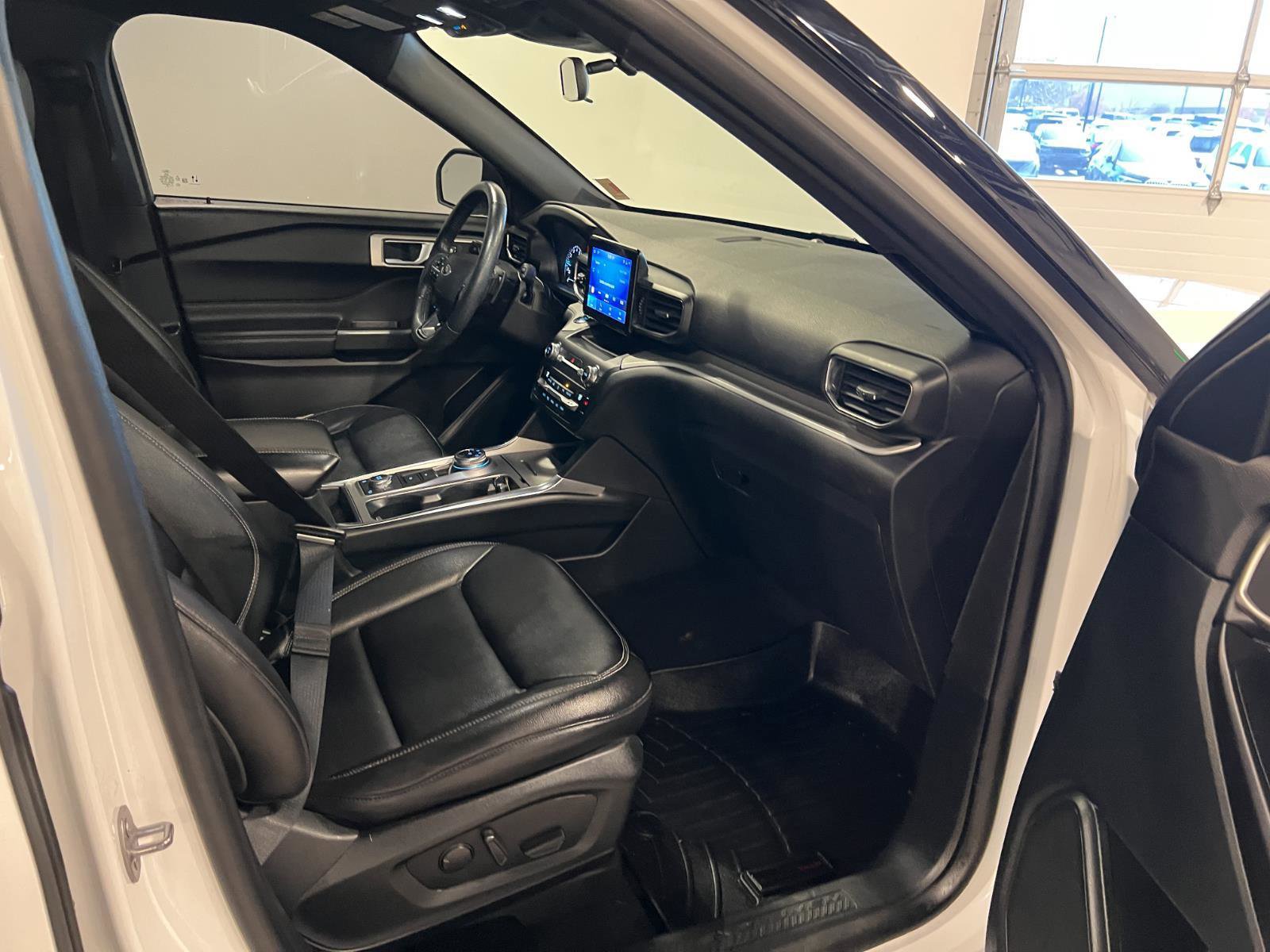 Used 2020 Ford Explorer XLT w/ Equipment Group 202A image 40