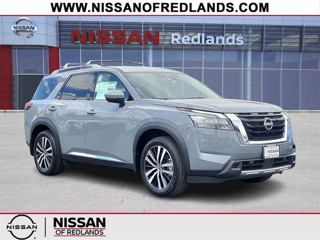 New 2025 Nissan Pathfinder Platinum w/ Cargo Package
