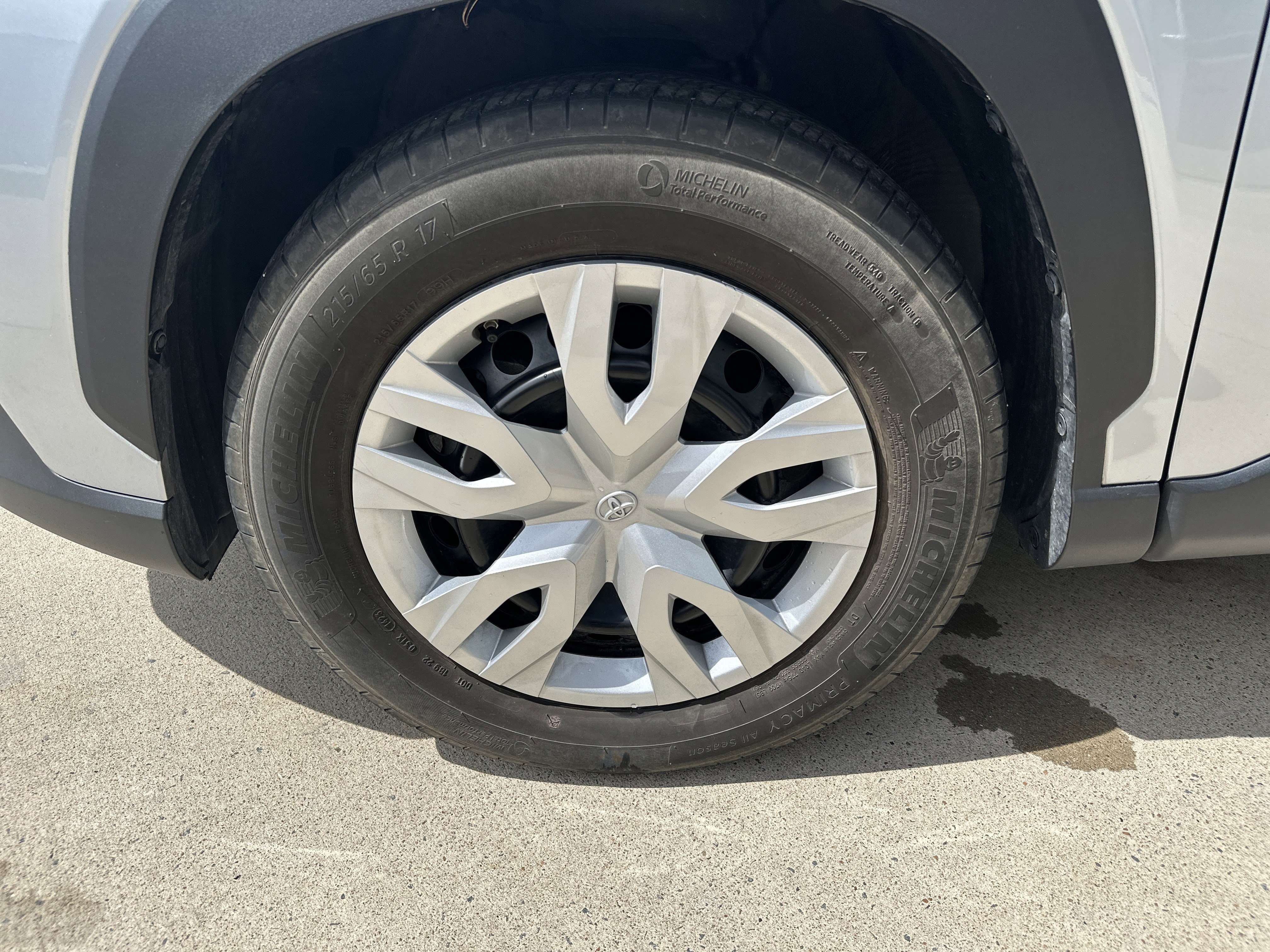 Used 2023 Toyota Corolla Cross L FWD image 33