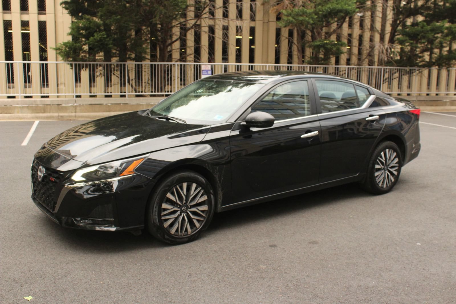 Used 2024 Nissan Altima 2.5 SV AWD/4WD image 12