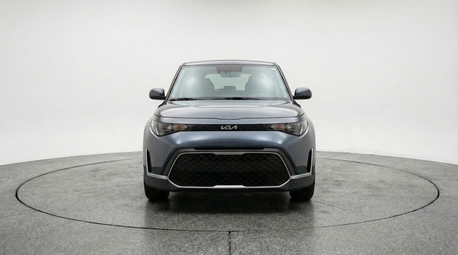 Used 2025 Kia Soul LX w/ LX Technology Package image 2