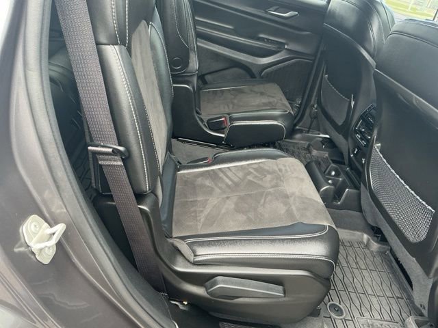 Used 2023 Jeep Grand Cherokee L Laredo AWD/4WD image 17