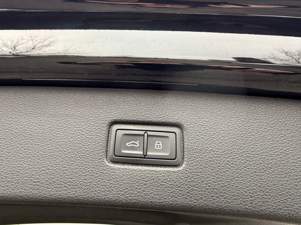 Used 2023 Audi Q7 3.0T Premium image 19