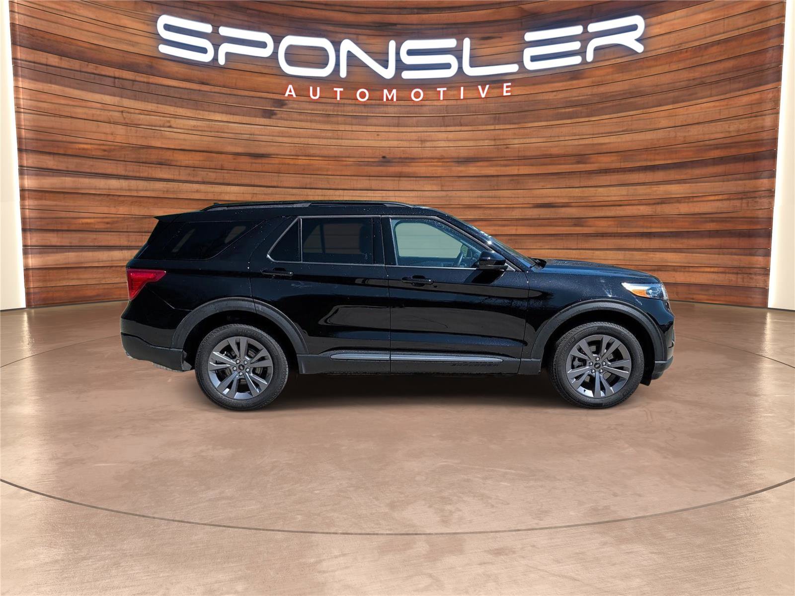 Certified 2024 Ford Explorer XLT w/ Equipment Group 202A AWD/4WD image 8