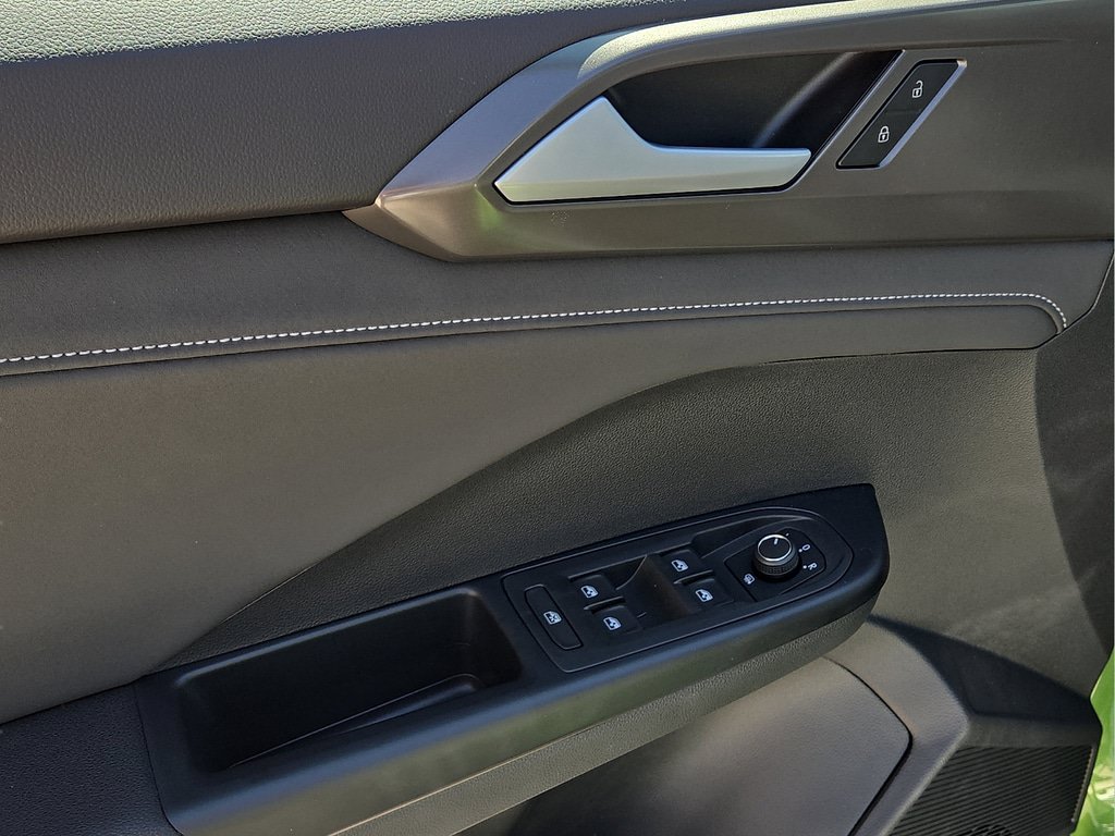 New 2026 Volkswagen Taos SE FWD image 16