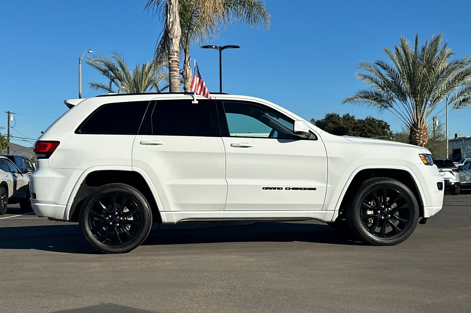 Used 2021 Jeep Grand Cherokee Laredo X image 3