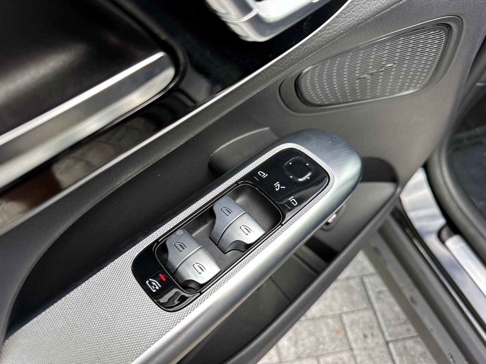 Used 2025 Mercedes-Benz GLC 300 image 18