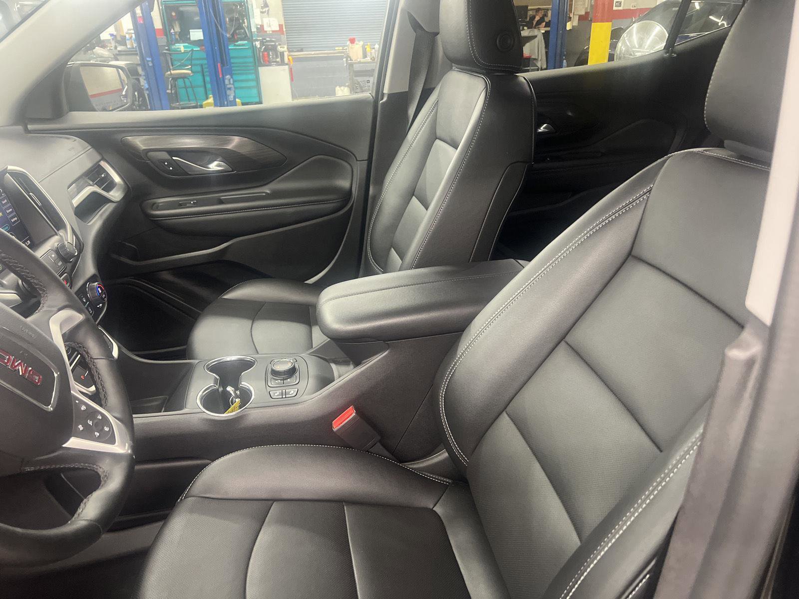 Used 2024 GMC Terrain SLT image 14