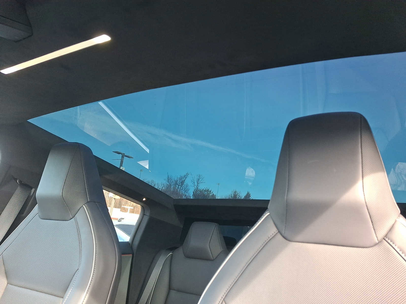 Used 2024 Tesla Cybertruck AWD Crew Cab image 12