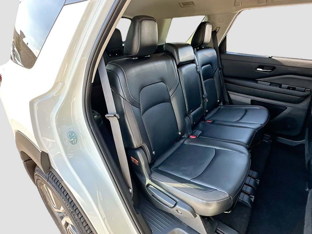 Used 2023 Nissan Pathfinder SL FWD image 28