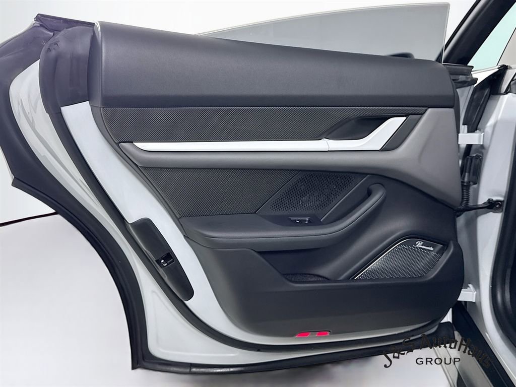 Used 2021 Porsche Taycan Turbo S image 33