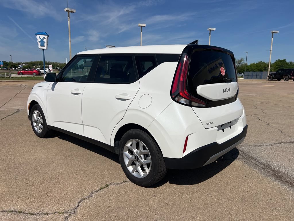 Used 2025 Kia Soul S FWD image 3