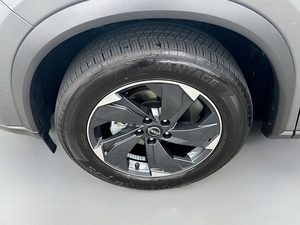 Certified 2025 Nissan Rogue SV AWD/4WD image 30