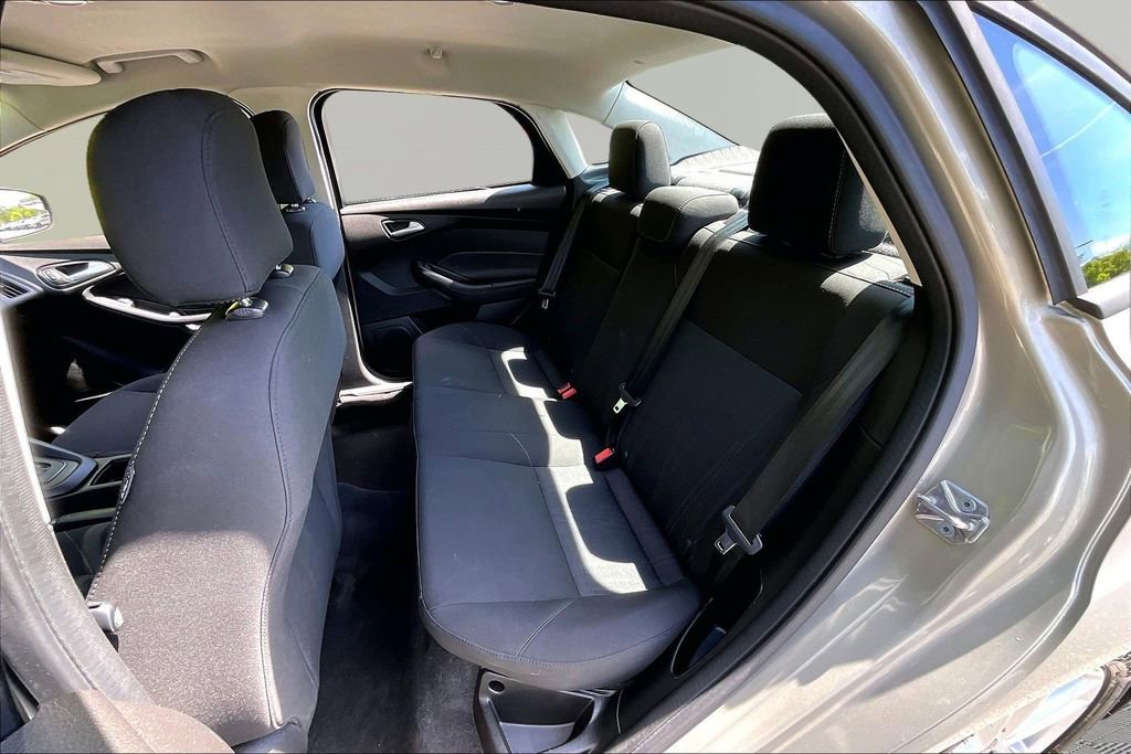Used 2016 Ford Focus SE w/ SE Power Seat Package image 16