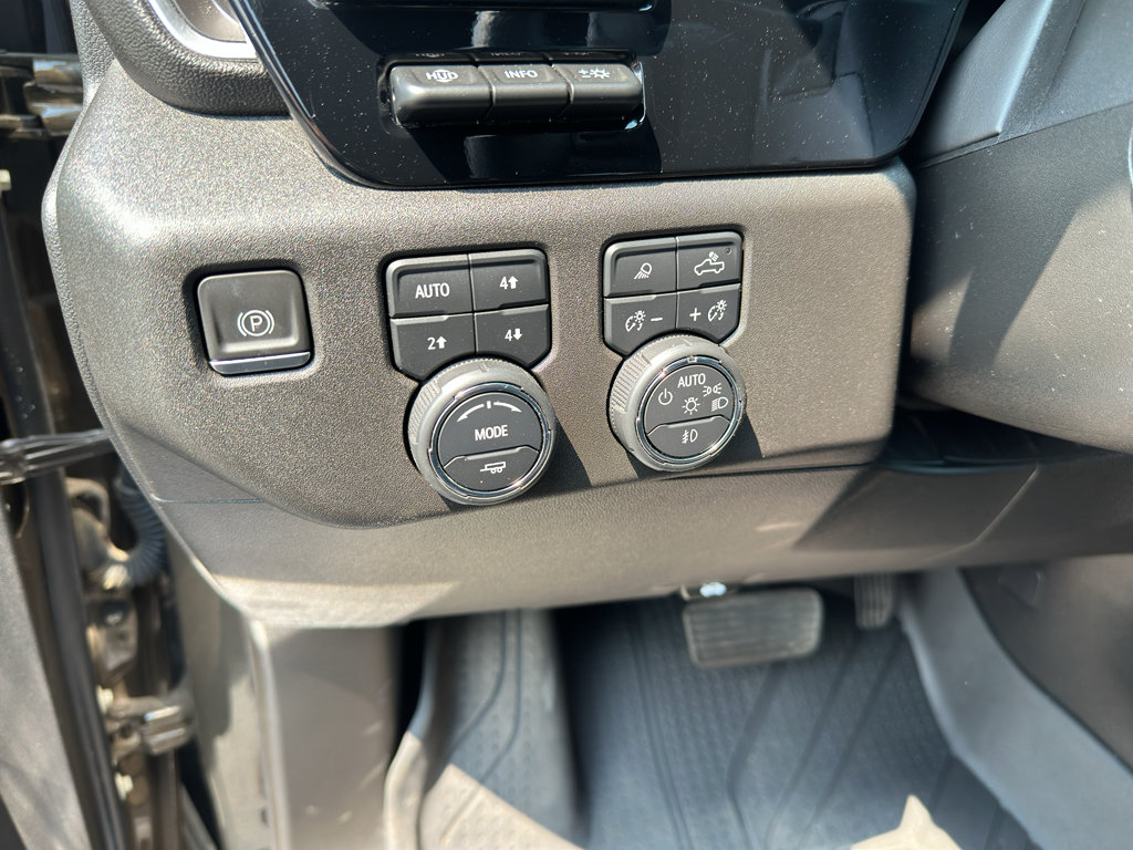 Used 2023 Chevrolet Silverado 1500 High Country w/ Technology Package AWD/4WD image 23