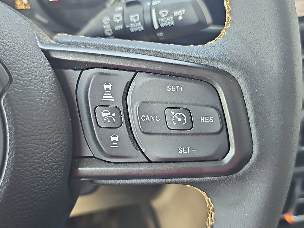 Used 2024 Jeep Wrangler Unlimited w/ Convenience Group AWD/4WD image 15