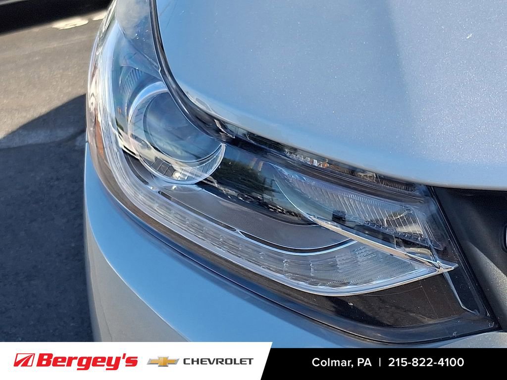 Used 2018 Chevrolet Trax LT w/ LT Convenience Package FWD image 11
