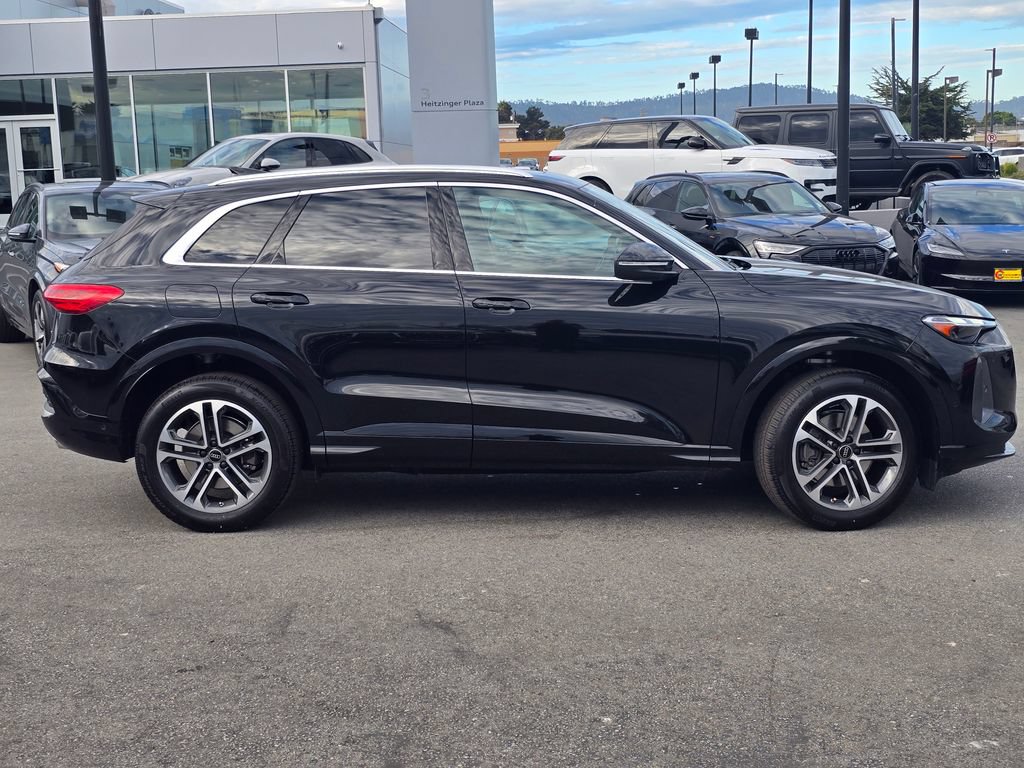 Used 2025 Audi Q5 Premium w/ Convenience Package AWD/4WD image 34