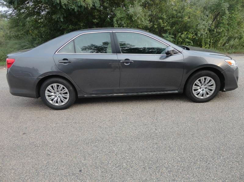Used 2013 Toyota Camry LE image 2