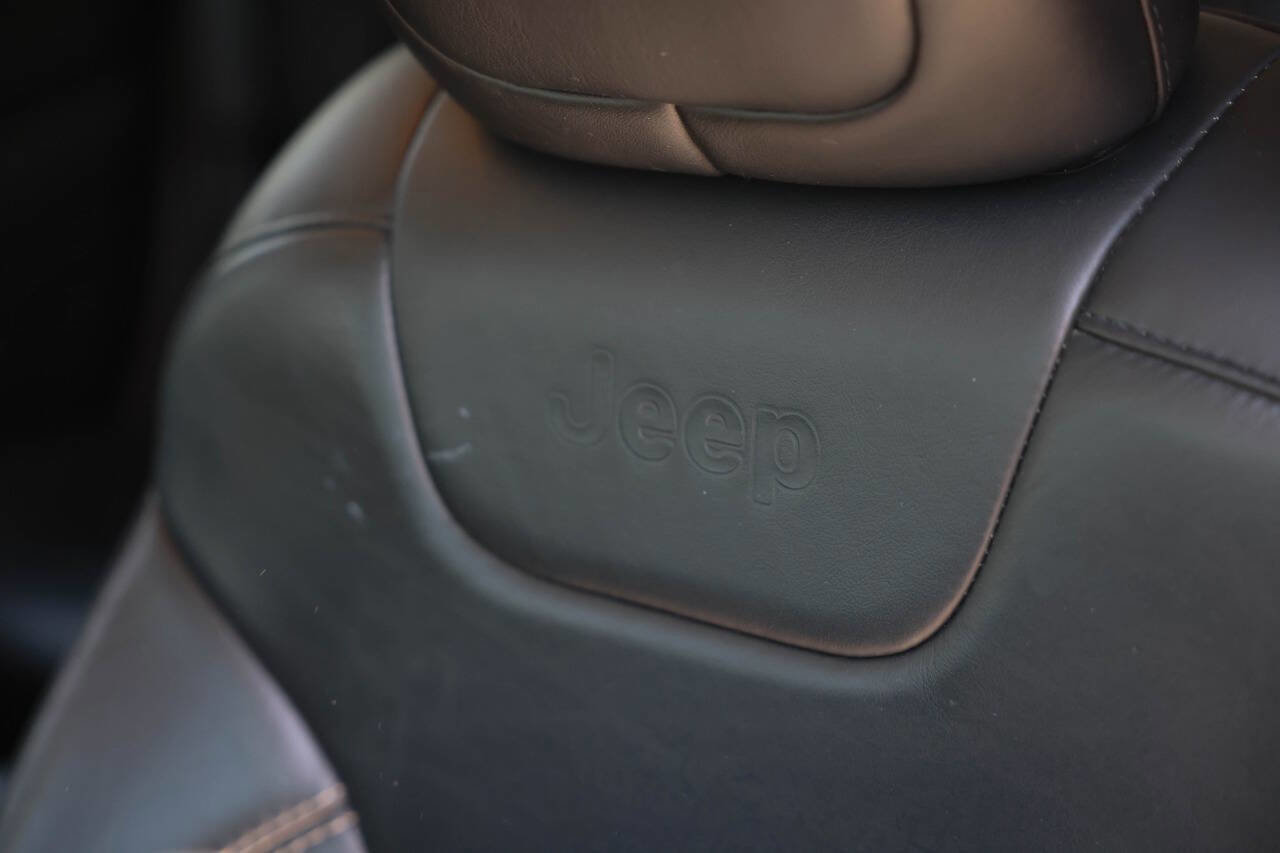 Used 2017 Jeep Cherokee High Altitude AWD/4WD image 19
