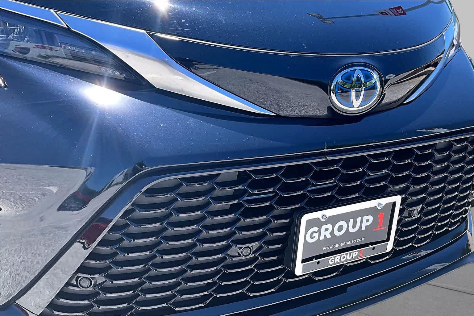 Used 2024 Toyota Sienna XSE w/ XSE Plus Package AWD/4WD image 30