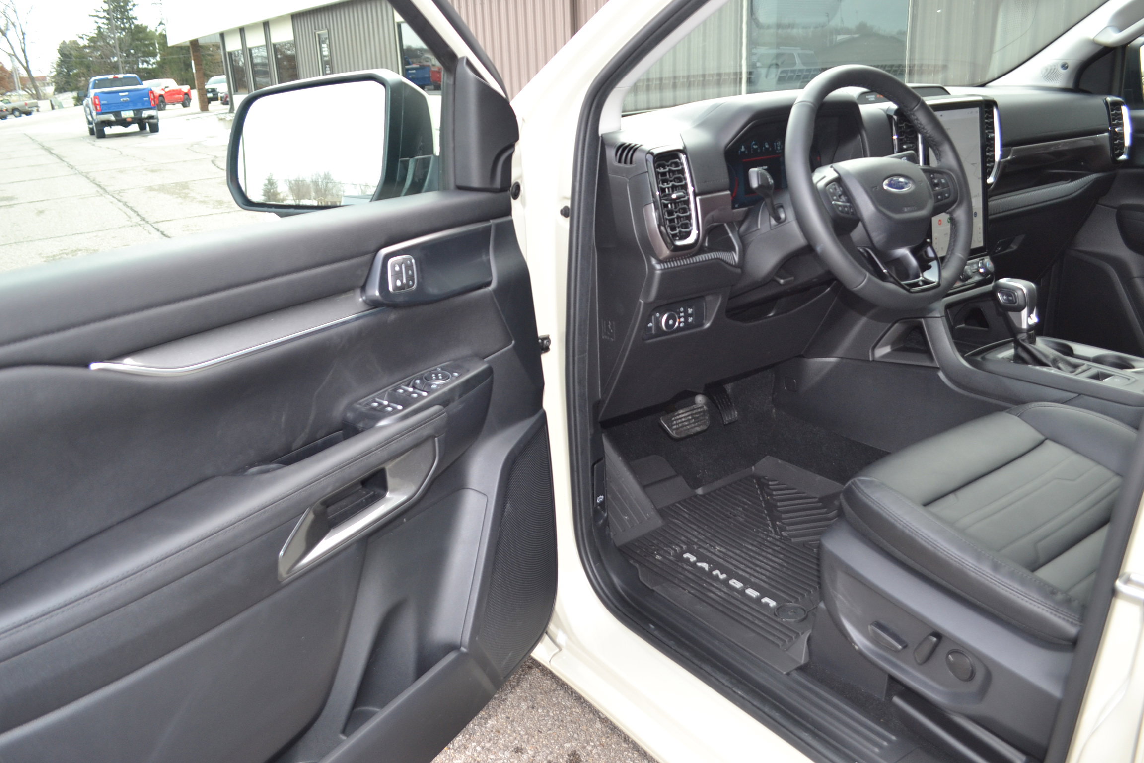 New 2025 Ford Ranger Lariat w/ Black Appearance Package image 6