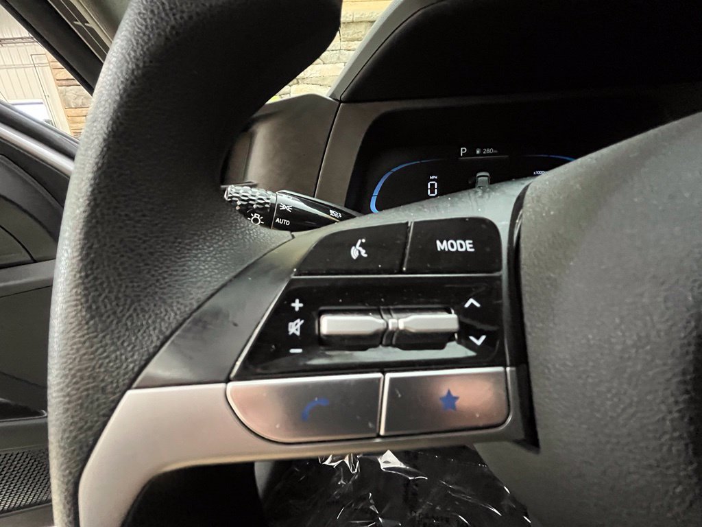 Certified 2024 Hyundai Elantra SE FWD image 35