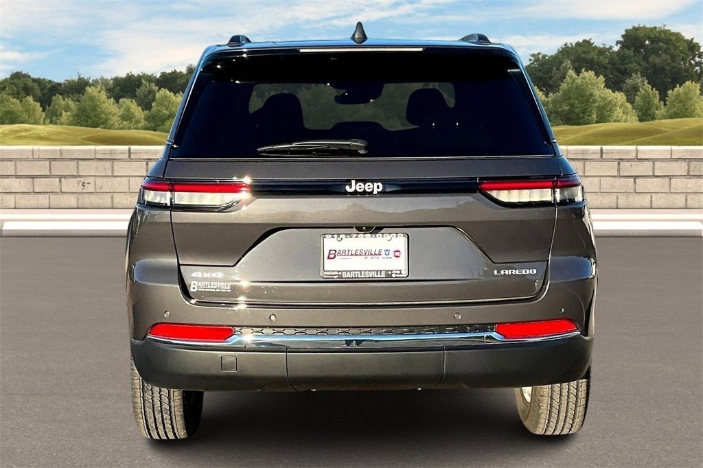 New 2025 Jeep Grand Cherokee Laredo w/ Luxury Tech Group I image 4
