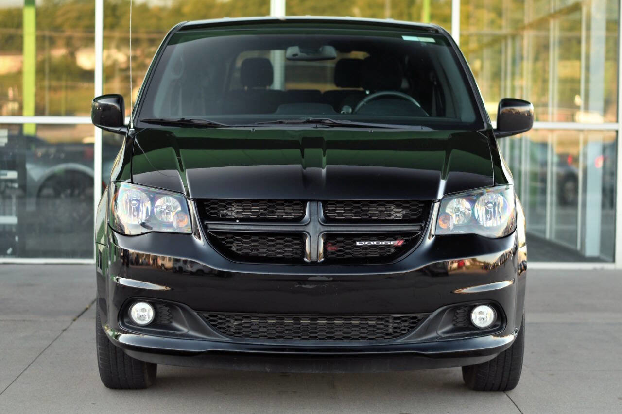 Used 2019 Dodge Grand Caravan SE image 4