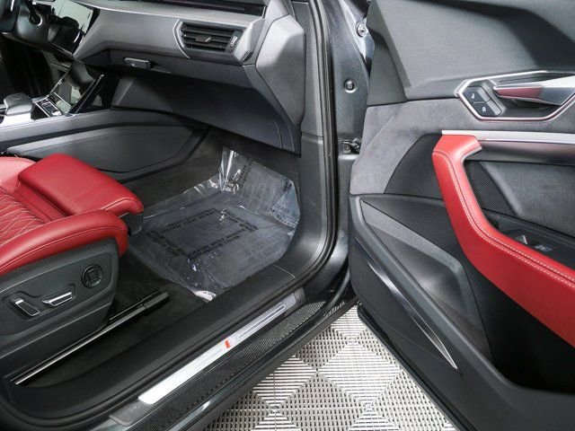 Certified 2023 Audi e-tron S Premium Plus w/ Black Optic Package AWD/4WD image 27