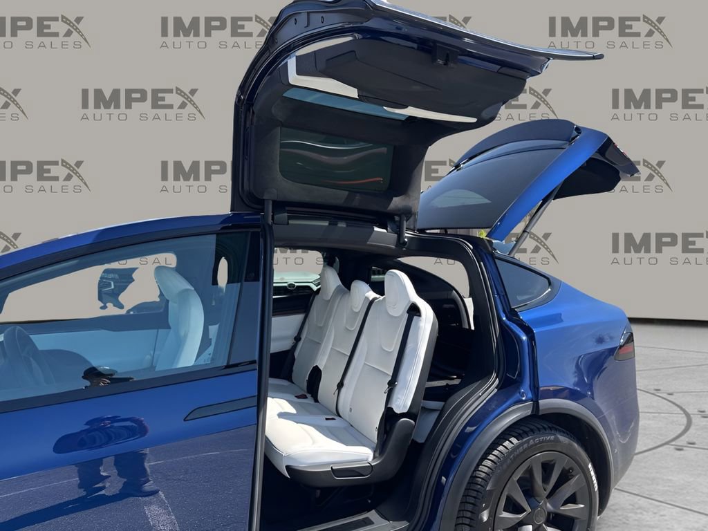 Used 2022 Tesla Model X image 30