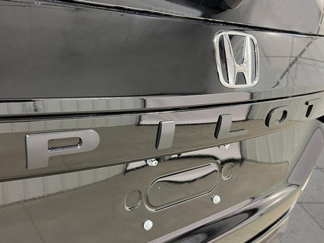 New 2025 Honda Pilot Touring image 4