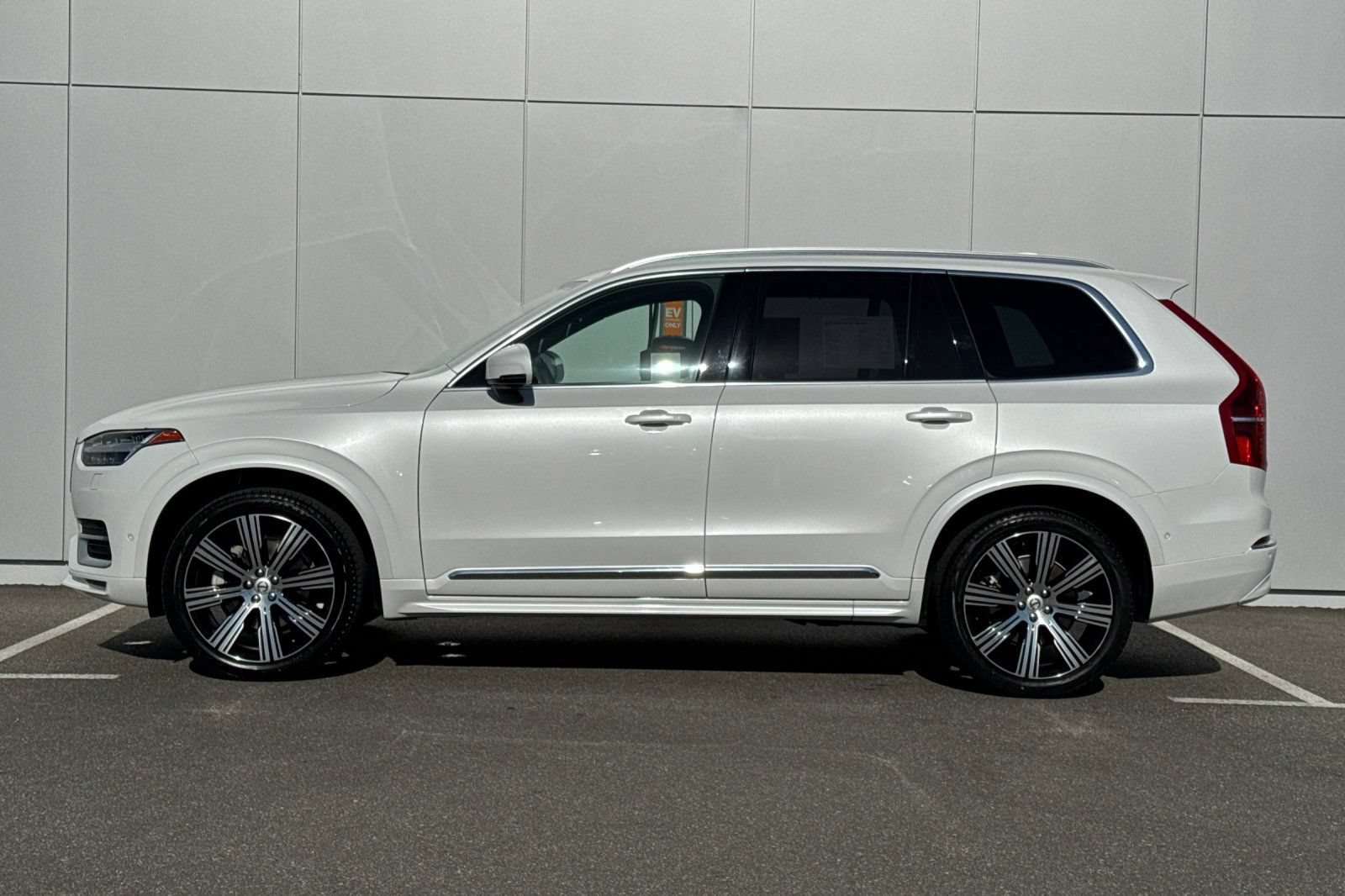 Used 2023 Volvo XC90 B6 Ultimate w/ Protection Package Premier AWD/4WD image 2
