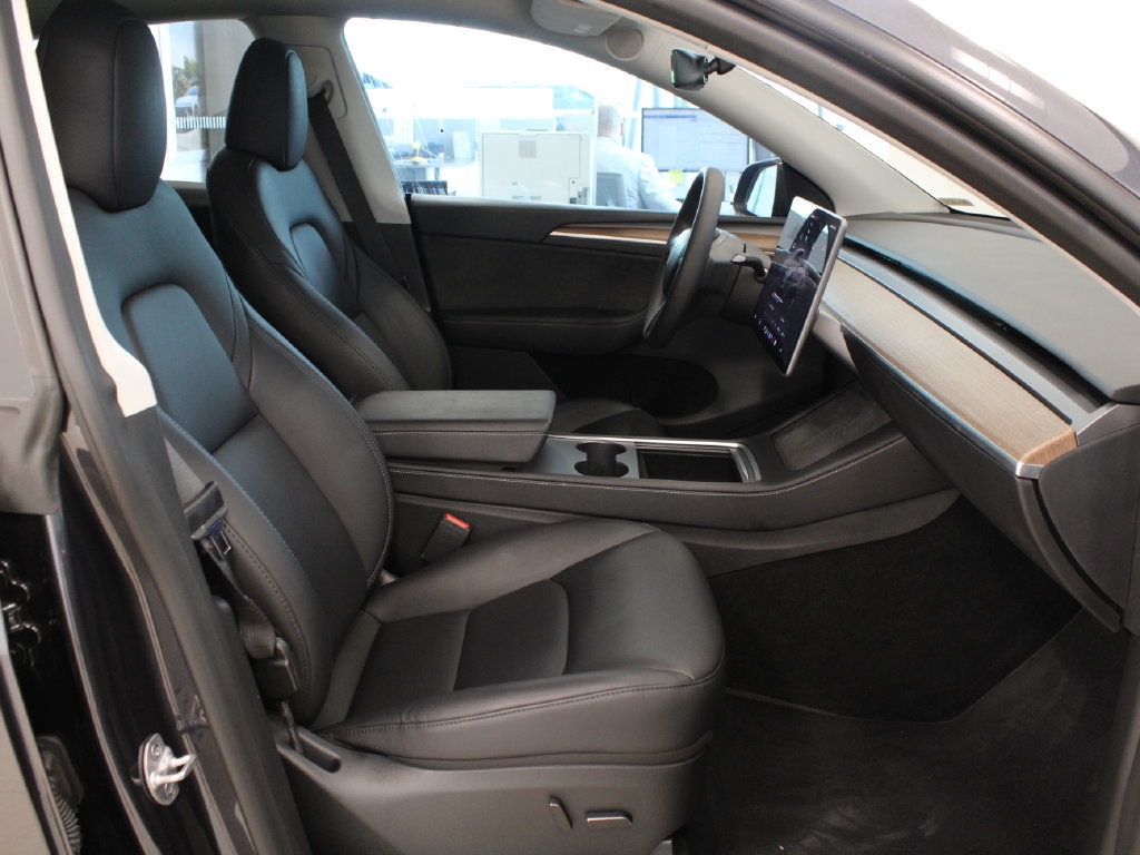 Used 2024 Tesla Model Y Long Range AWD/4WD image 17