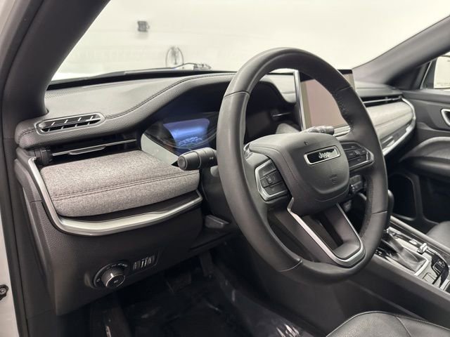 Used 2023 Jeep Compass Latitude image 17
