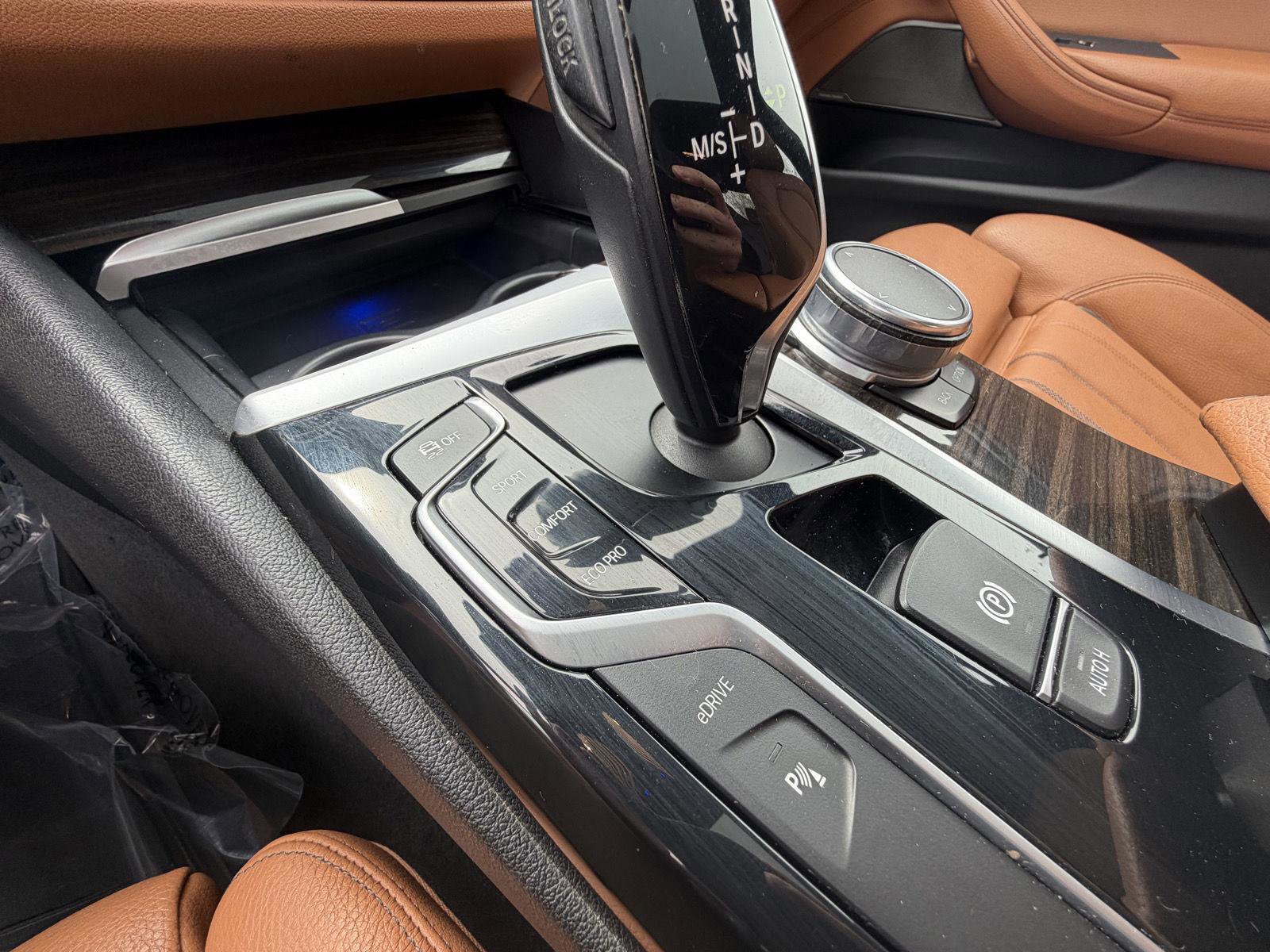 Used 2018 BMW 530e xDrive AWD/4WD image 26