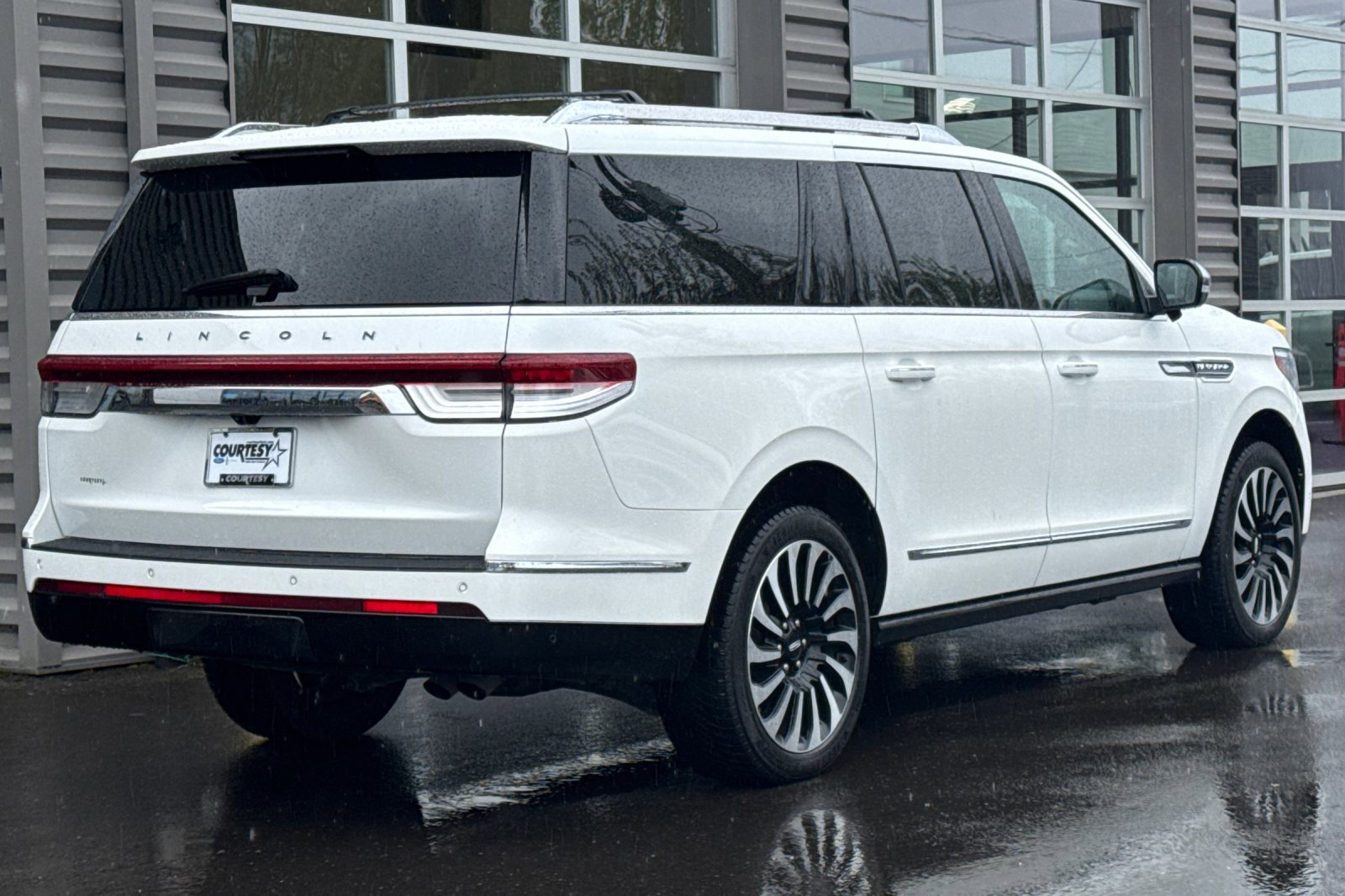 Certified 2024 Lincoln Navigator L Black Label AWD/4WD image 4