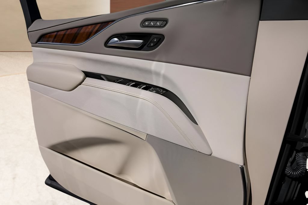 Certified 2024 Cadillac Escalade Premium Luxury Platinum w/ Heavy-Duty Trailer Package AWD/4WD image 28