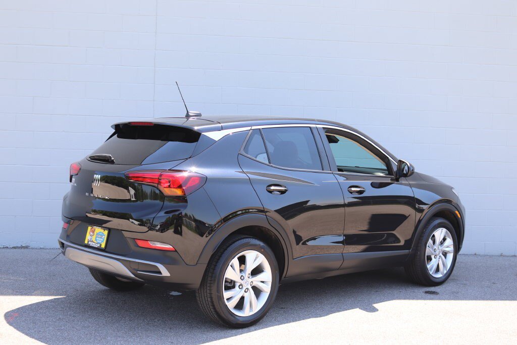 Used 2024 Buick Encore GX Preferred w/ Comfort Package FWD image 2