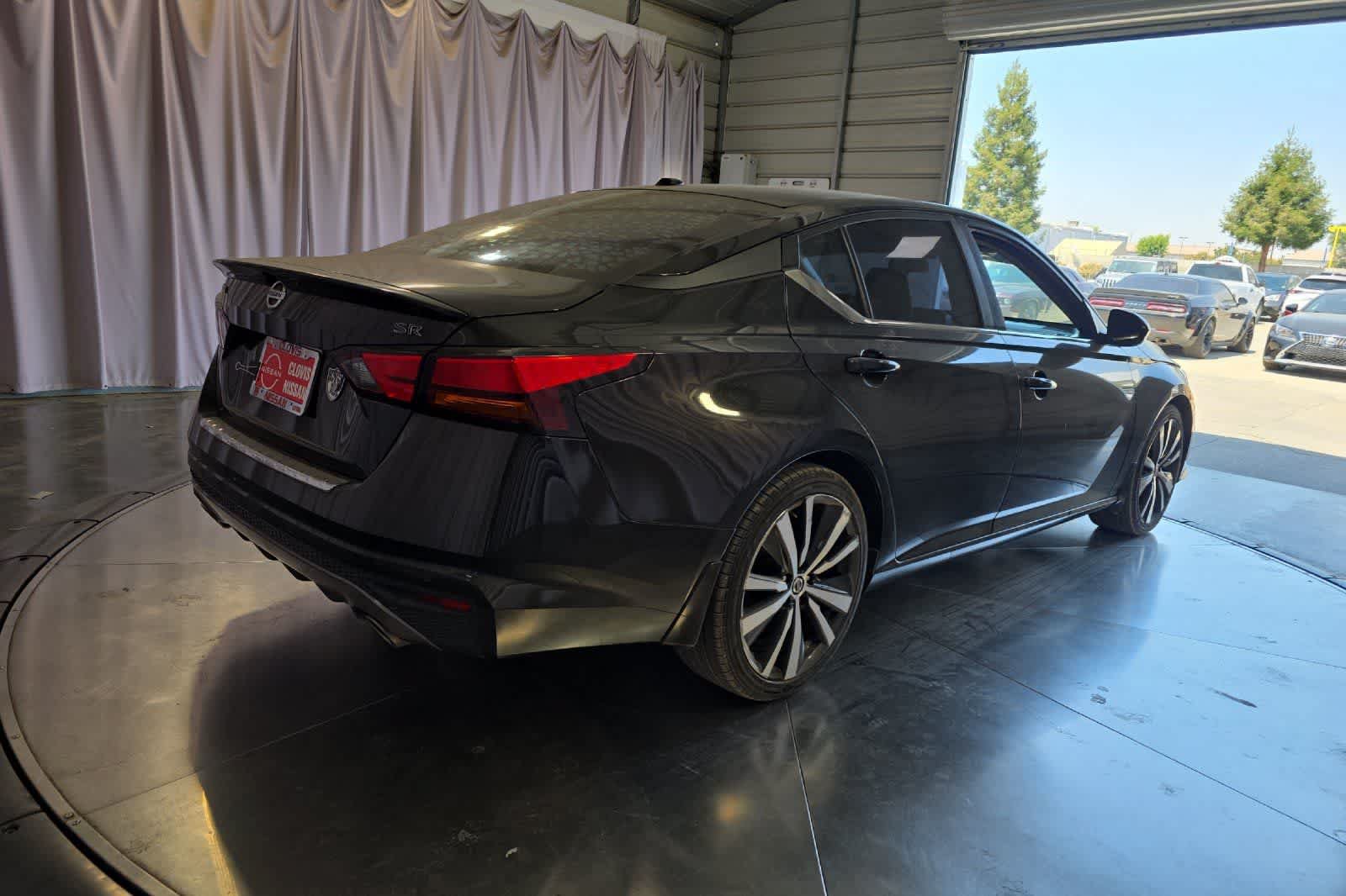 Used 2021 Nissan Altima 2.5 SR FWD image 3