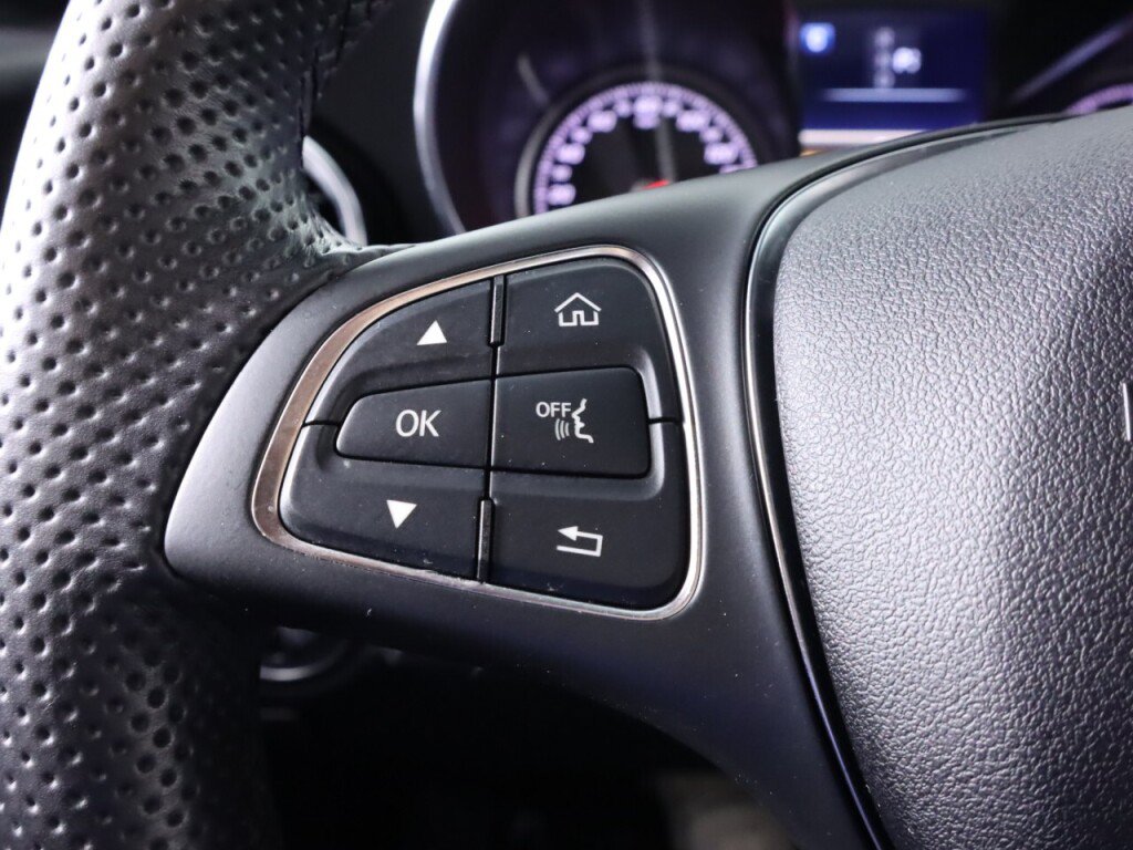 Used 2018 Mercedes-Benz GLC 300 4MATIC image 13