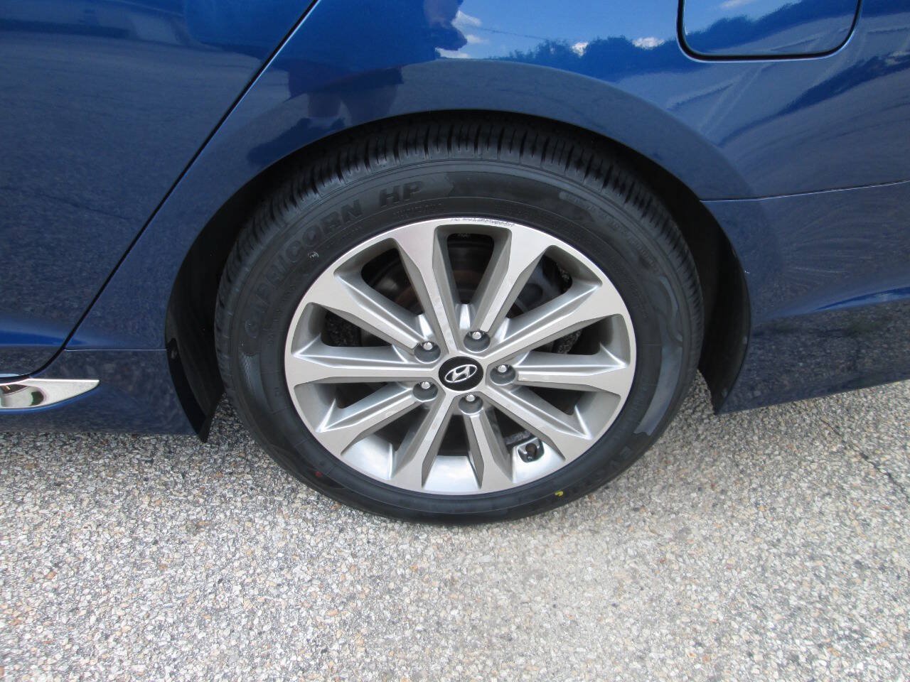 Used 2016 Hyundai Sonata Limited w/ Option Group 04 FWD image 11