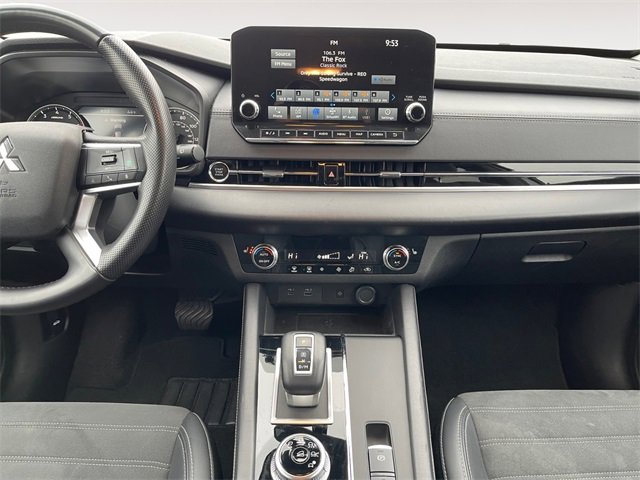 Used 2024 Mitsubishi Outlander SE image 11