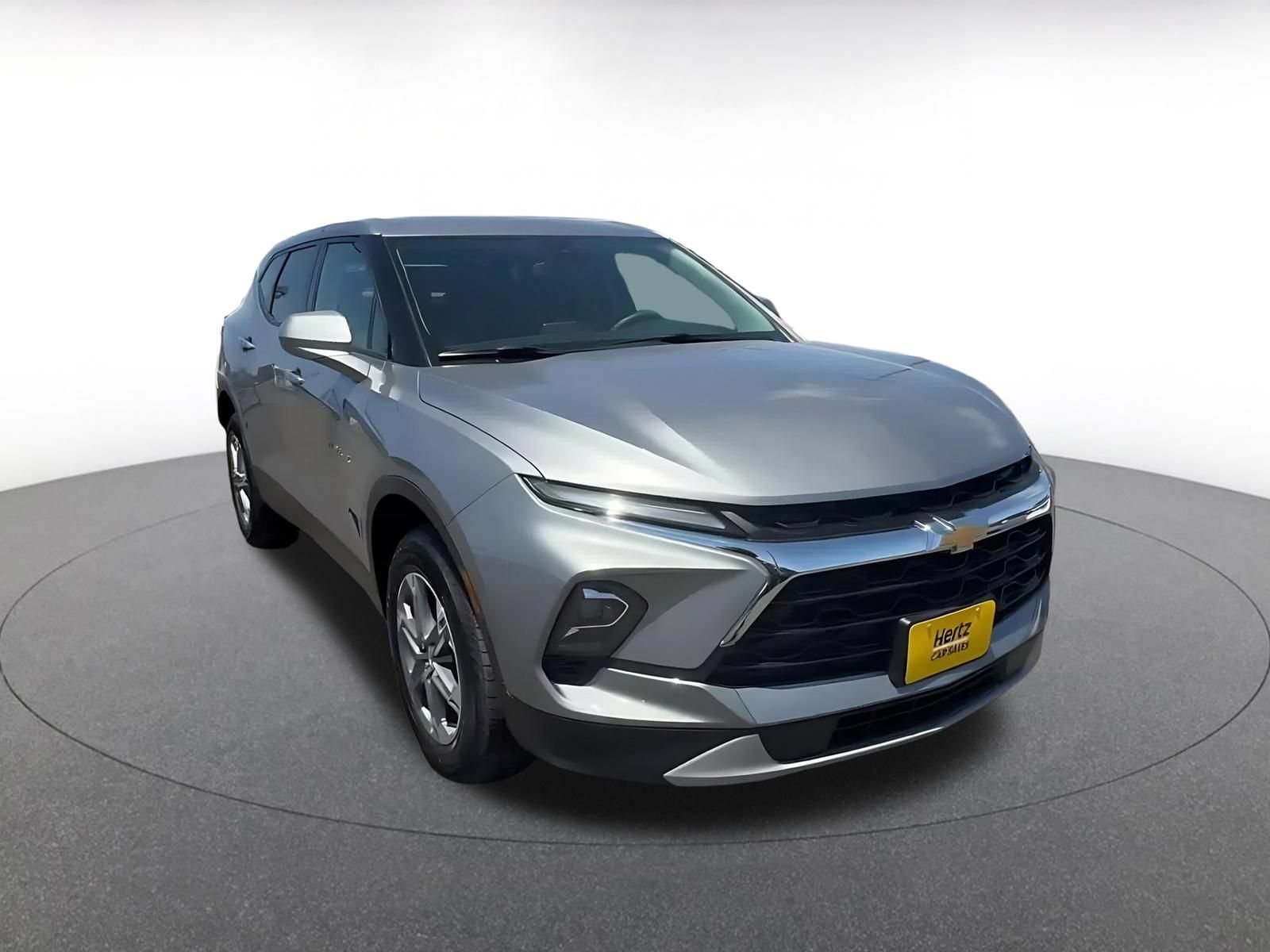 Used 2025 Chevrolet Blazer LT FWD image 3