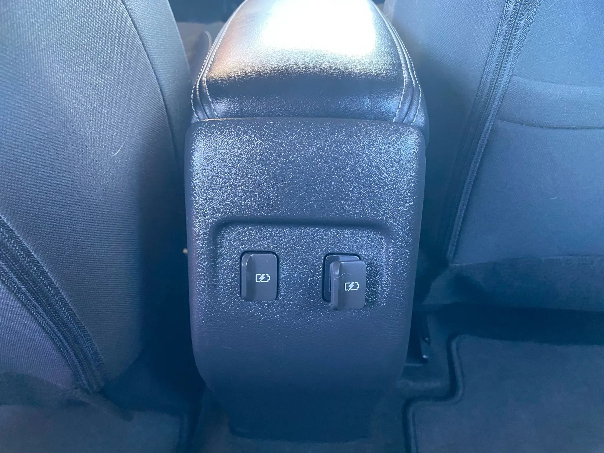 Used 2023 Nissan Kicks SV image 29