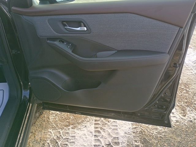 Used 2023 Nissan Rogue SV image 12