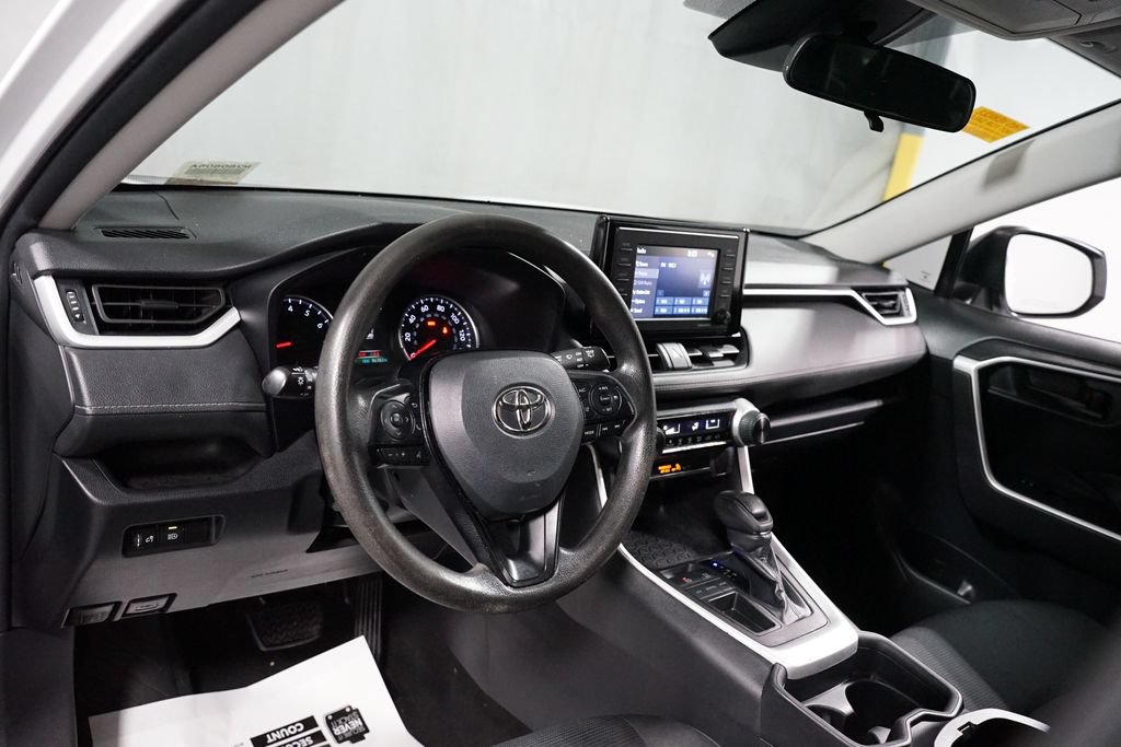 Used 2021 Toyota RAV4 LE FWD image 11